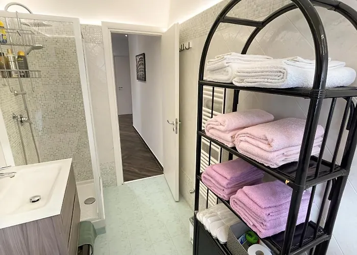 Roominrome Alexander